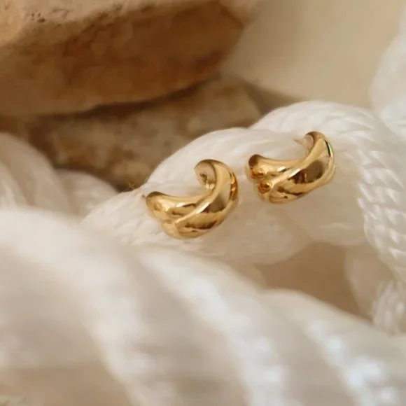 NEW 18K Gold Plated Double Cross Hoop Earrings - Picture 3 of 8